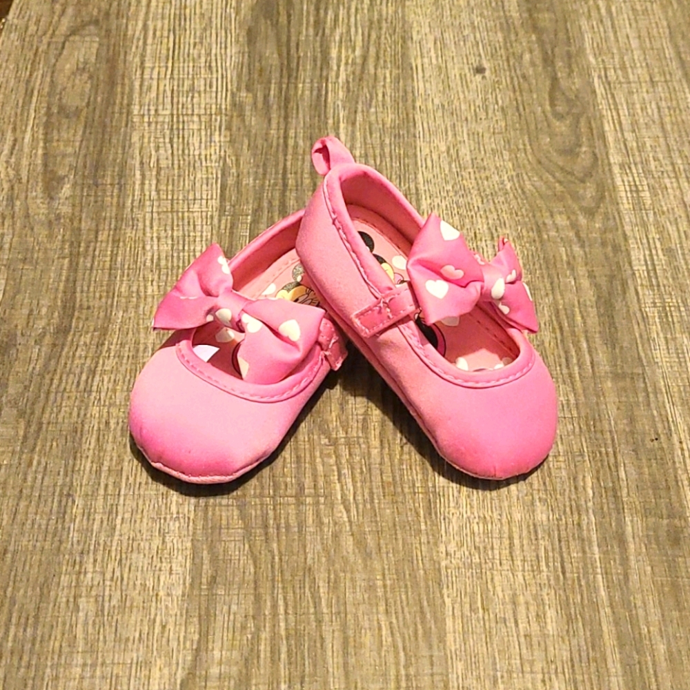 Pink Minnie Mouse shoes (6-12 months)